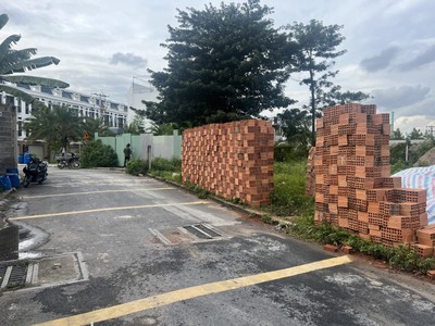 Đang cần tiền gấp nên em bán giá thanh lý lô đất gần ngay chợ Tân Bình 1
