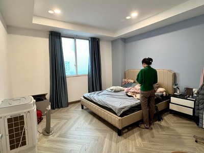 Bán căn hộ lô góc ngô thì nhậm 146m2, 3 ngủ, 2.x tỷ. 4