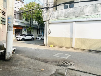 Nhà 1 trệt 1 lầu Gần VINCOM Hùng Vương Đường Phan Đăng Lưu Lộ ô tô. 0