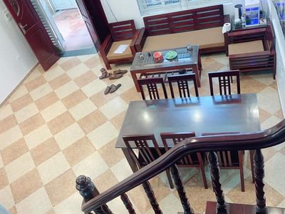 Cho thuê nhà riêng 43m2 4 tại  Nguyễn Văn Cừ , Long Biên Giá: 11triệu/ tháng -Vị Trí : Cách cầu Chươ 1