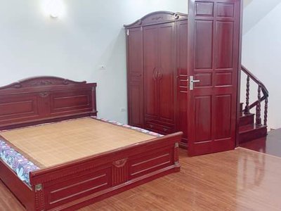 Cho thuê nhà riêng 43m2 4 tại  Nguyễn Văn Cừ , Long Biên Giá: 11triệu/ tháng -Vị Trí : Cách cầu Chươ 2