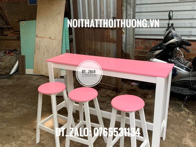 Mẫu bàn ghế bar gỗ màu hồng tại HCM 0