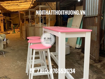 Mẫu bàn ghế bar gỗ màu hồng tại HCM 2