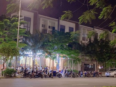 Bán shop huose trục chính gần ngay ninh hiệp hà nội tại centa city hàng hiếm giá tốt 0