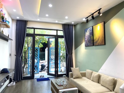 Bán gấp nhà 3 tầng, mới, đẹp ở ngay, ô tô đỗ cửa cù chính lan, thanh khê, chỉ 3 tỷ 3 còn thương 0