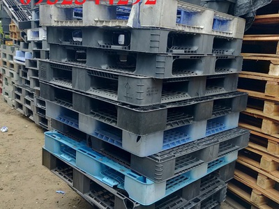 Bán thanh lý pallet nhựa chỉ 95k 1