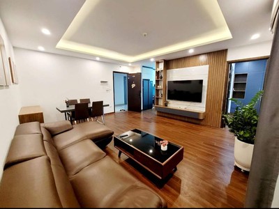 Cho thuê pjongf khép kín chính chủ t2 225