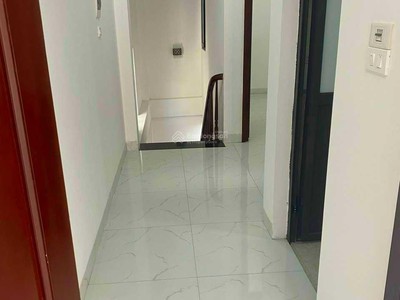 Cho thuê pjongf khép kín chính chủ t2 147
