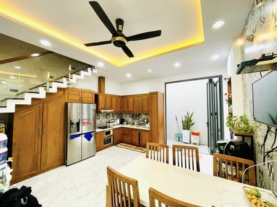 Cho thuê pjongf khép kín chính chủ t2 158