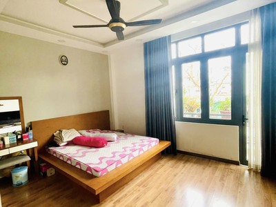 Cho thuê pjongf khép kín chính chủ t2 152