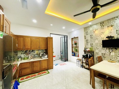 Cho thuê pjongf khép kín chính chủ t2 150
