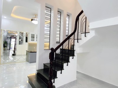 Cho thuê pjongf khép kín chính chủ t2 590