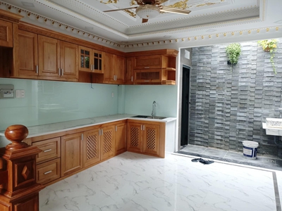 Cho thuê pjongf khép kín chính chủ t2 821