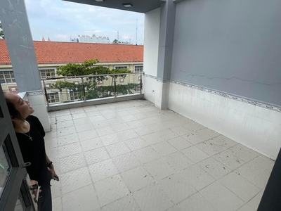 Cho thuê pjongf khép kín chính chủ t2 179