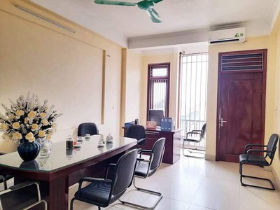 Cho thuê pjongf khép kín chính chủ t2 423