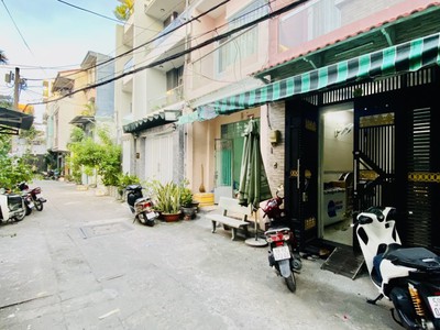 Cho thuê pjongf khép kín chính chủ t2 997