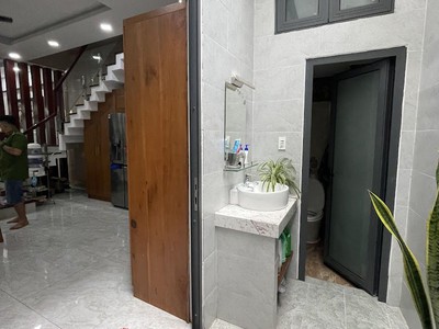 Cho thuê pjongf khép kín chính chủ t2 462