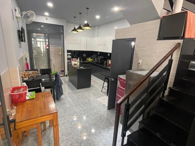 Cho thuê pjongf khép kín chính chủ t2 614