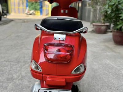 Vespa S 150cc đèn vuông màu đỏ 1