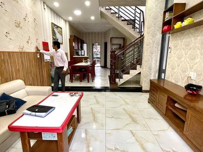 Cho thuê pjongf khép kín chính chủ t2 2071