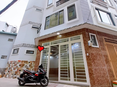 Cho thuê pjongf khép kín chính chủ t2 1712