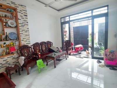 Cho thuê pjongf khép kín chính chủ t2 2233