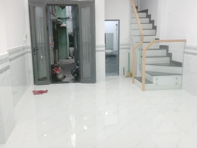 Cho thuê pjongf khép kín chính chủ t2 2001