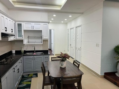 Cho thuê pjongf khép kín chính chủ t2 2056