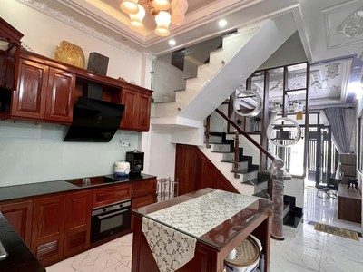 Cho thuê pjongf khép kín chính chủ t2 1999