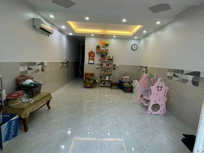 Cho thuê pjongf khép kín chính chủ t2 2043