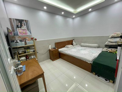 Cho thuê pjongf khép kín chính chủ t2 2044
