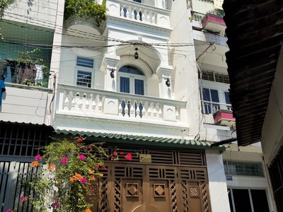 Cho thuê pjongf khép kín chính chủ t2 1637
