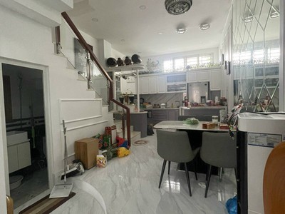 Cho thuê pjongf khép kín chính chủ t2 1676