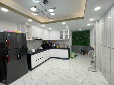 Cho thuê pjongf khép kín chính chủ t2 2210