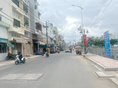 Cho thuê pjongf khép kín chính chủ t2 2600