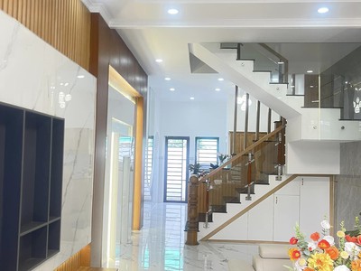 Cho thuê pjongf khép kín chính chủ t2 2674