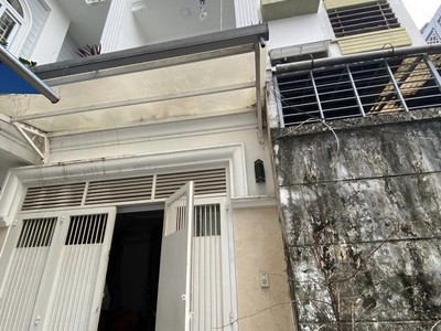 Cho thuê pjongf khép kín chính chủ t2 3045
