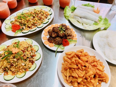 Cho thuê pjongf khép kín chính chủ t2 2449