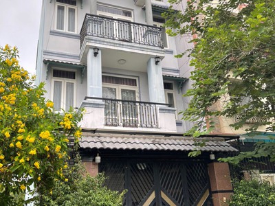 Cho thuê pjongf khép kín chính chủ t2 2722