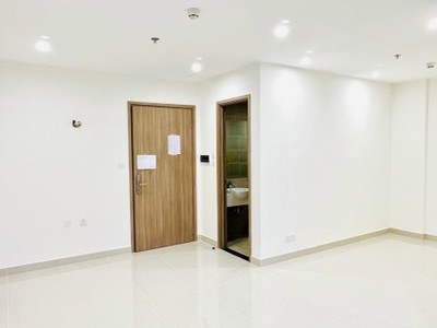 Bán lỗ 650tr căn 2pn  2 toilet nội khu s6 vinhome grand park 3