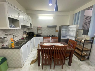 Cho thuê pjongf khép kín chính chủ t2 2335