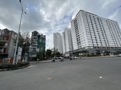 Nhà thuê nguyên Căn KDC HimLam,Tân Hưng,Q7.DT 5x20 hầm trệt 4 lầu sân thượng,thang máy.Giá 60 triệu 5
