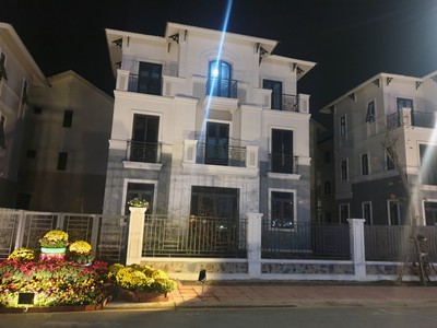 Cho thuê pjongf khép kín chính chủ t2 3491