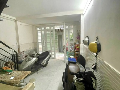 Cho thuê pjongf khép kín chính chủ t2 3717