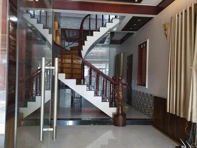 Nhà   6 phòng trọ mt đông tác: dt200m2x2 tầng. giá 8 tỷ 450. tlcc 0