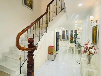 Cho thuê pjongf khép kín chính chủ t2 3957