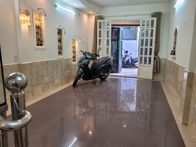 Cho thuê pjongf khép kín chính chủ t2 4957
