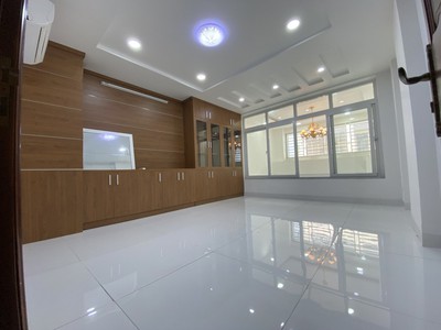Cho thuê pjongf khép kín chính chủ t2 5049