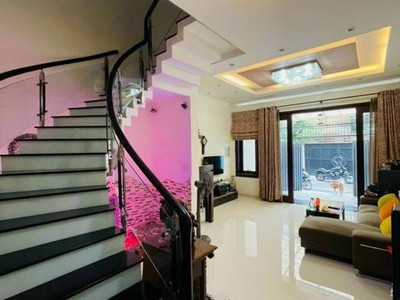 Cho thuê pjongf khép kín chính chủ t2 5162