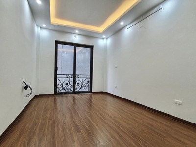 Cho thuê pjongf khép kín chính chủ t2 5706
